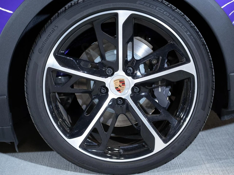 2026 Porsche Taycan Cross Turismo - Image 10 of 29