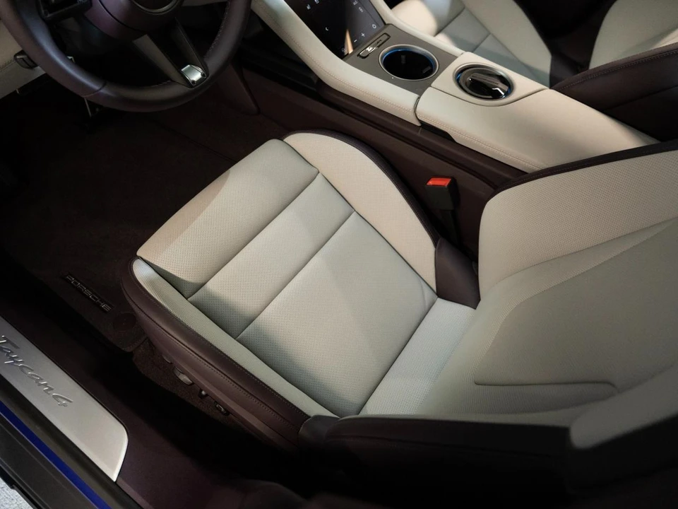 2026 Porsche Taycan Cross Turismo - Image 13 of 29