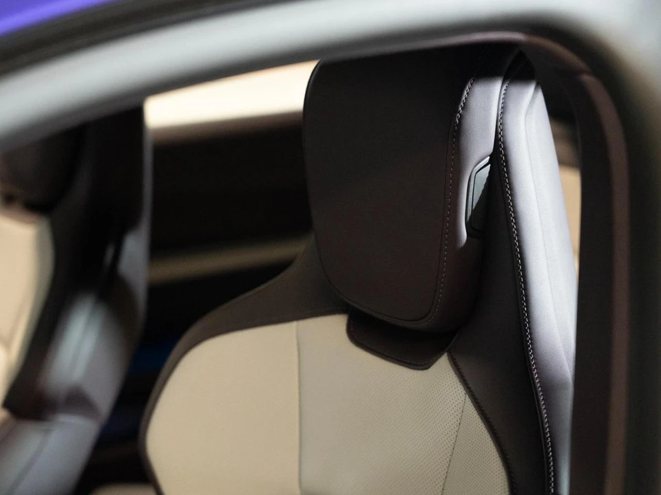 2026 Porsche Taycan Cross Turismo - Image 25 of 29