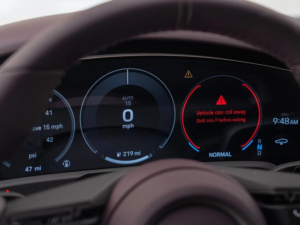 2026 Porsche Taycan 4 - Image 24 of 31