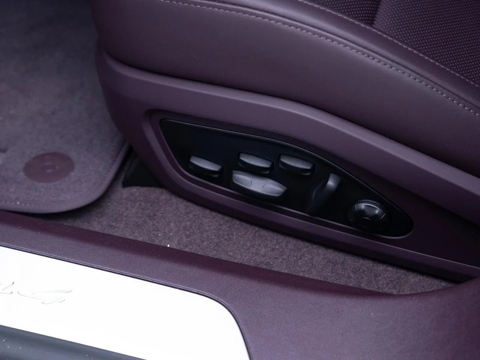 2026 Porsche Taycan 4 - Image 16 of 31