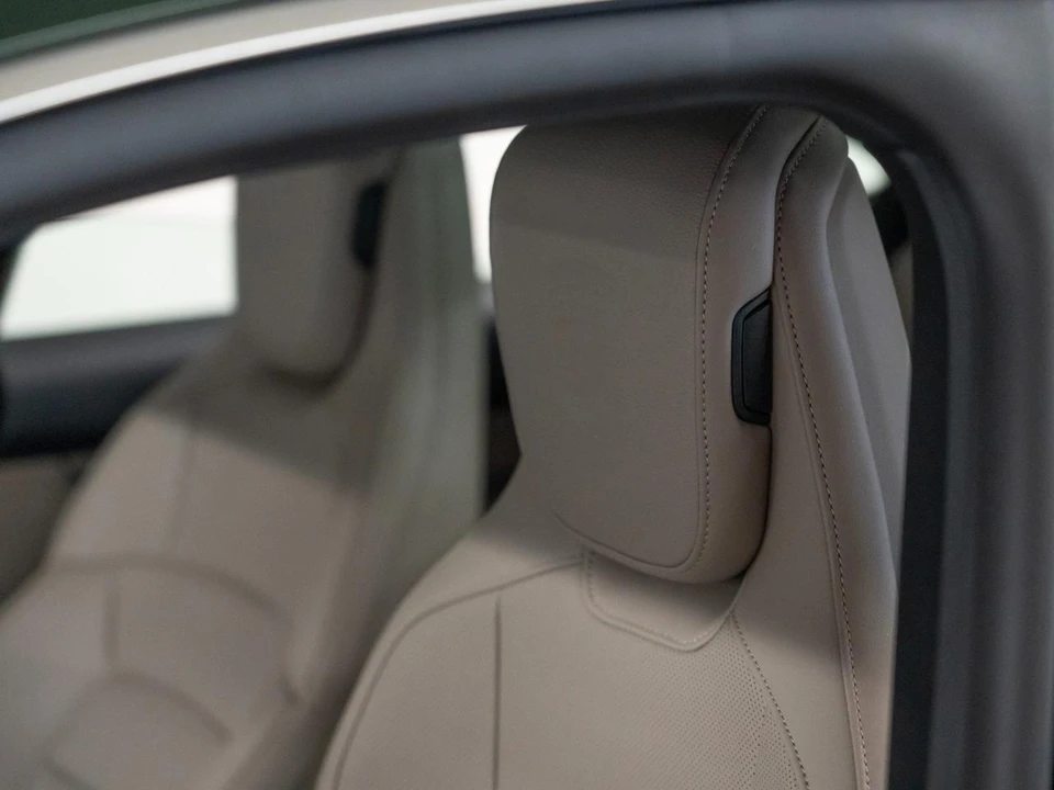 2026 Porsche Taycan 4 - Image 25 of 29
