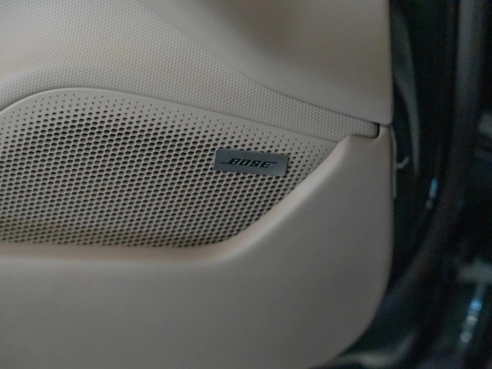 2026 Porsche Taycan 4 - Image 18 of 29