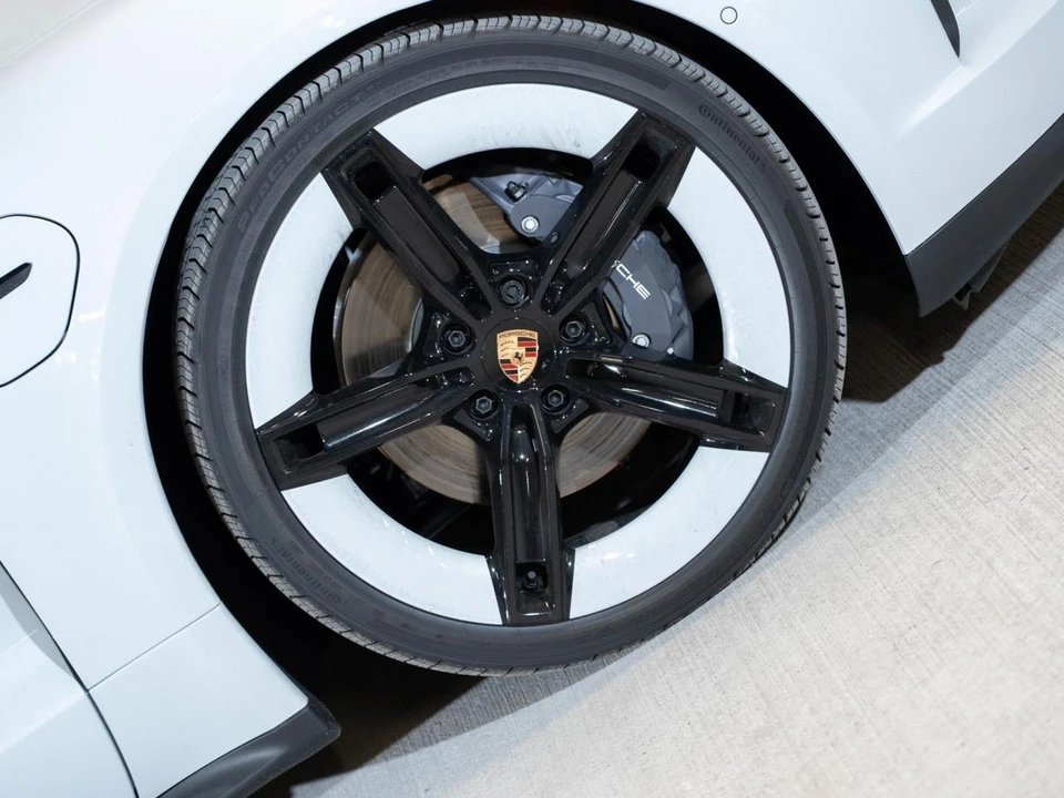 2026 Porsche Taycan 4 - Image 11 of 28