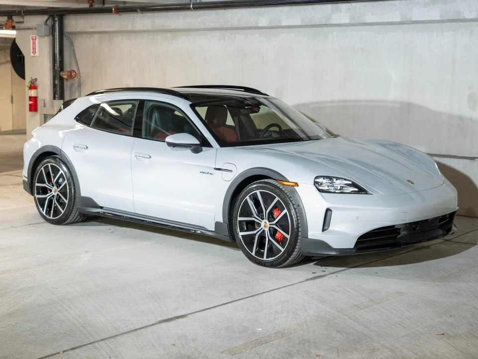 2026 Porsche Taycan Cross Turismo - Image 7 of 25