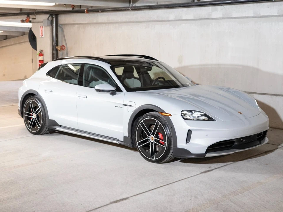 2026 Porsche Taycan Cross Turismo - Image 7 of 26