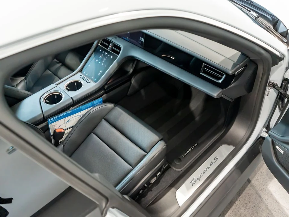 2026 Porsche Taycan 4S - Image 26 of 31