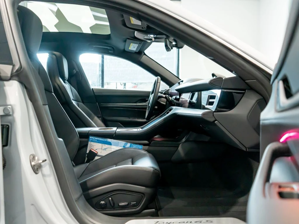 2026 Porsche Taycan 4S - Image 27 of 31