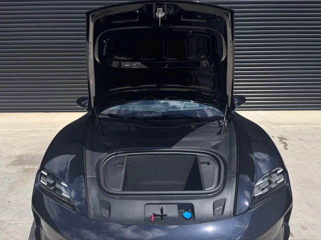 2026 Porsche Taycan - Image 29 of 31