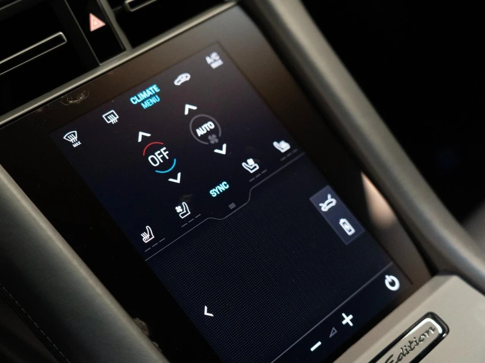 2026 Porsche Taycan - Image 22 of 29
