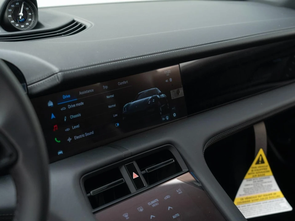 2026 Porsche Taycan - Image 26 of 31