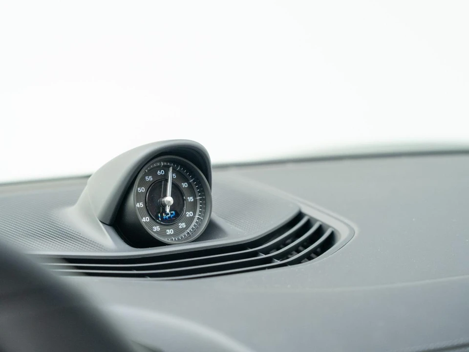 2026 Porsche Taycan - Image 25 of 31