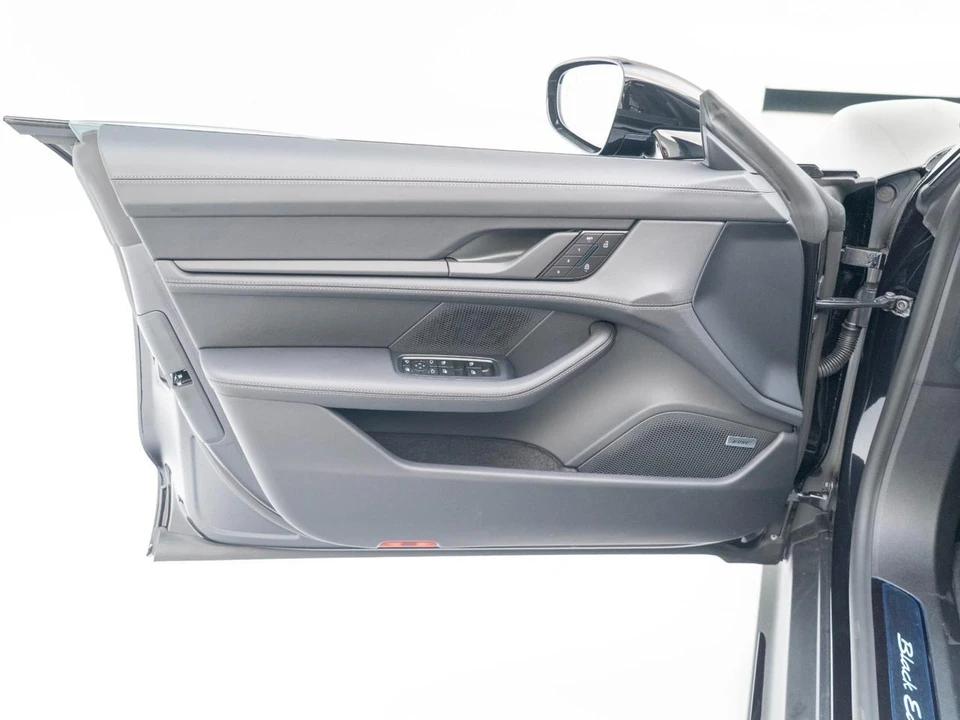 2026 Porsche Taycan - Image 21 of 31