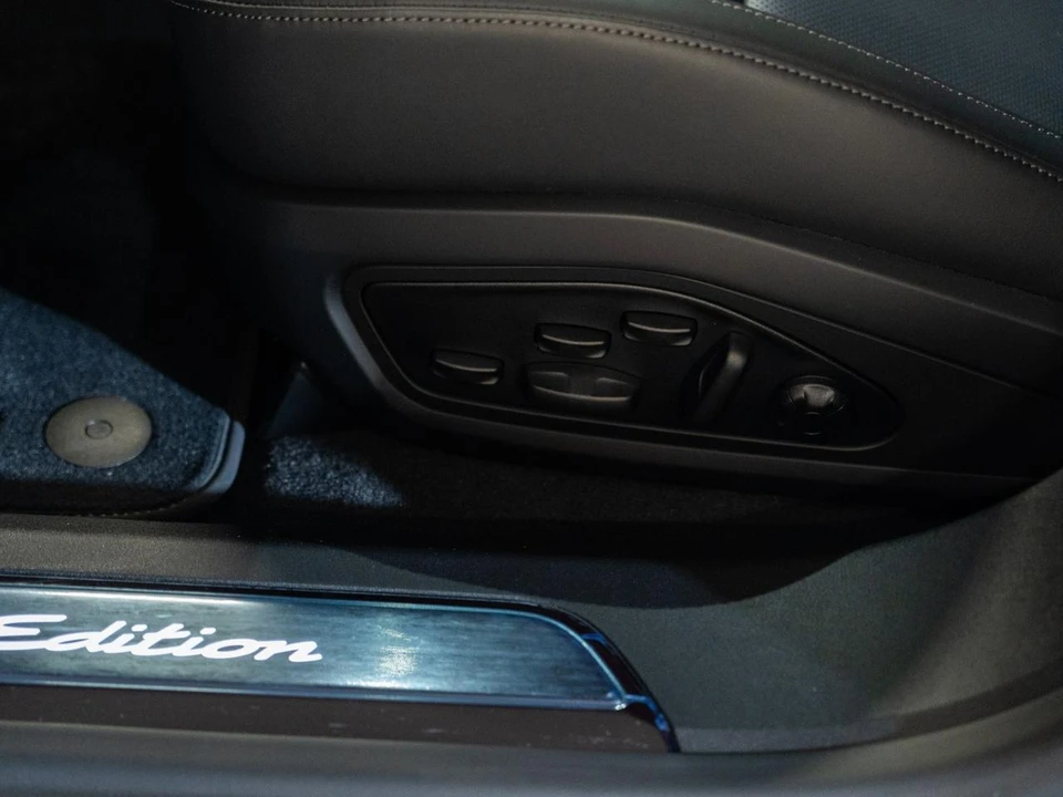 2026 Porsche Taycan - Image 13 of 27