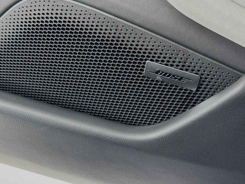 2026 Porsche Taycan - Image 13 of 31