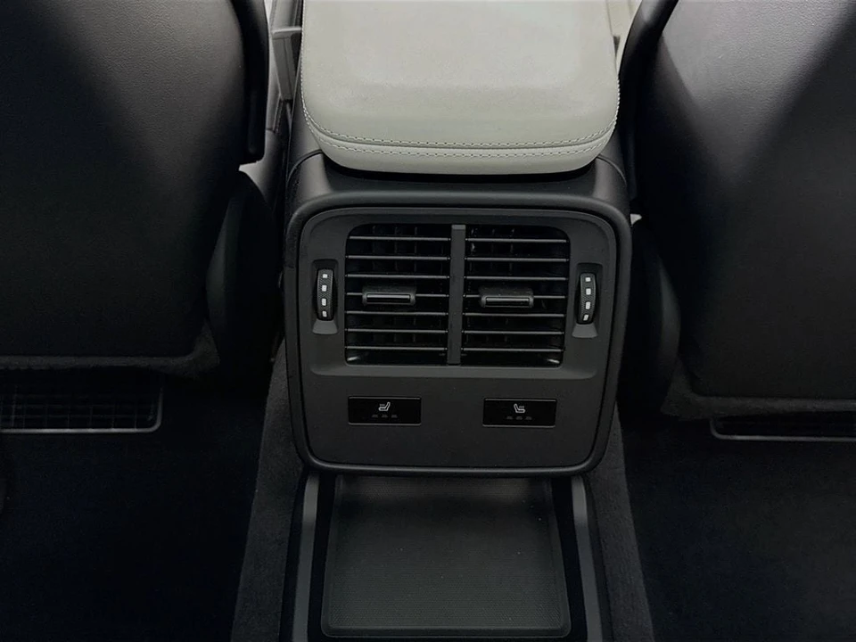 2026 Porsche Taycan - Image 28 of 31