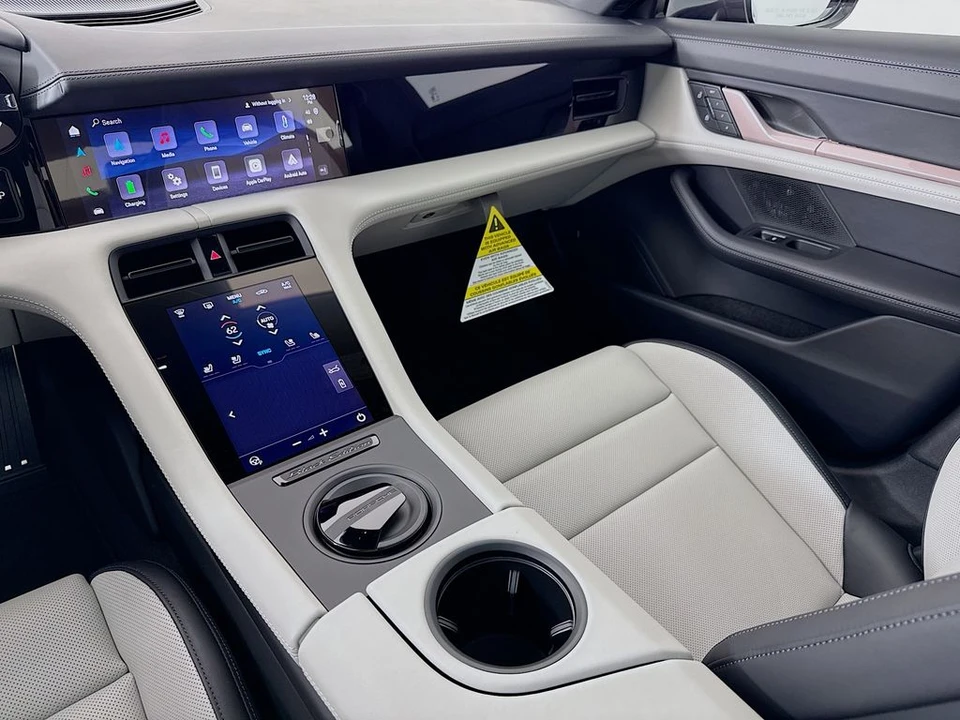 2026 Porsche Taycan - Image 27 of 31