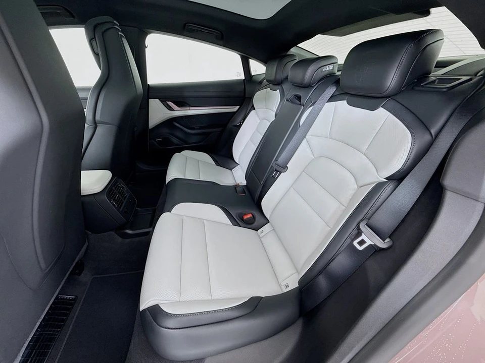 2026 Porsche Taycan - Image 25 of 31