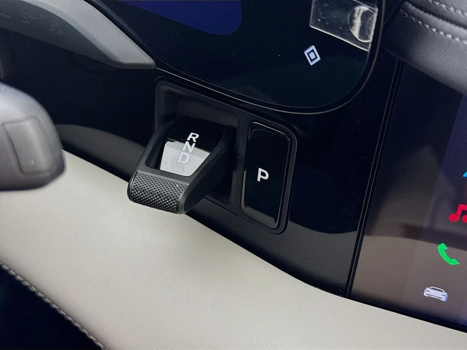 2026 Porsche Taycan - Image 22 of 31