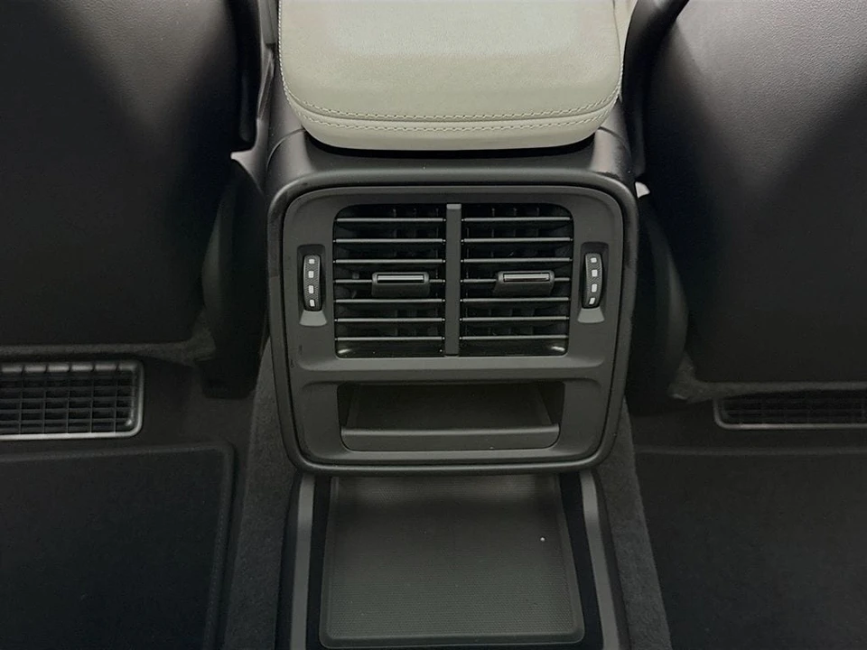 2026 Porsche Taycan - Image 27 of 31