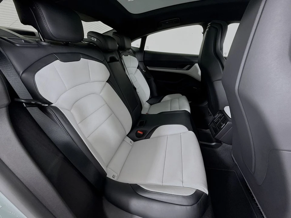 2026 Porsche Taycan - Image 29 of 31