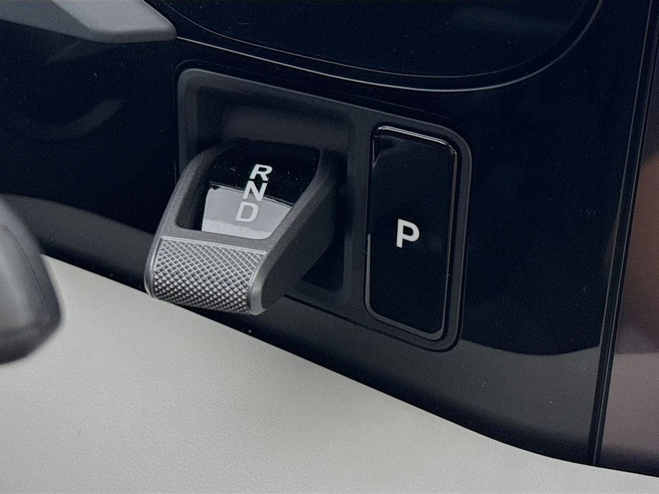 2026 Porsche Taycan - Image 21 of 31