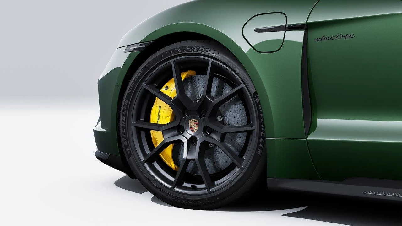 2026 Porsche Taycan Cross Turismo - Image 10 of 14