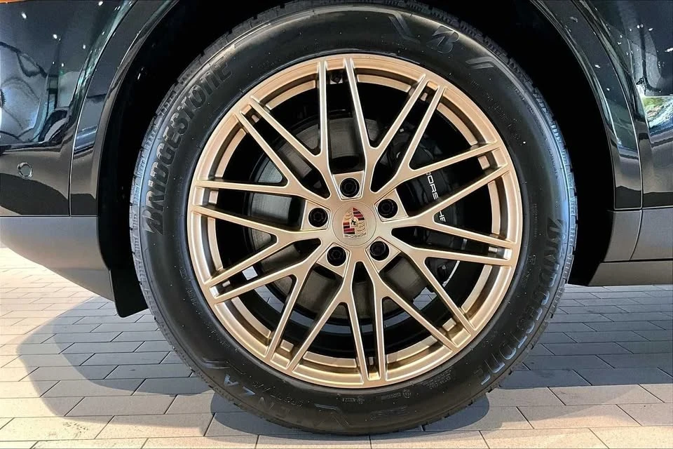 2026 Porsche 9Y0/9Y3 Cayenne - Image 11 of 20