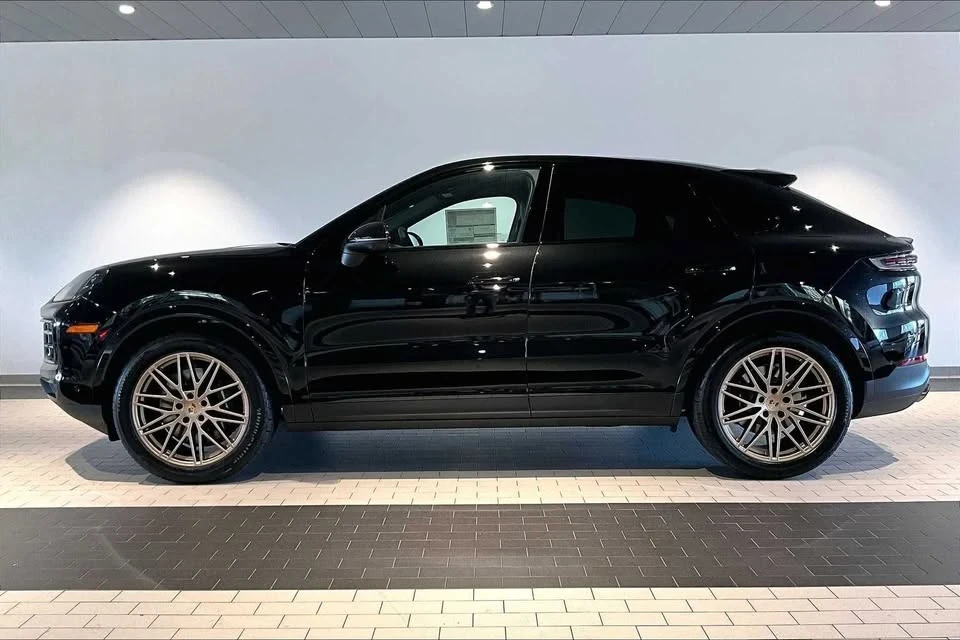 2026 Porsche 9Y0/9Y3 Cayenne - Image 2 of 20