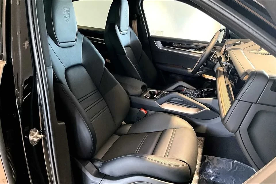 2026 Porsche 9Y0/9Y3 Cayenne - Image 19 of 20