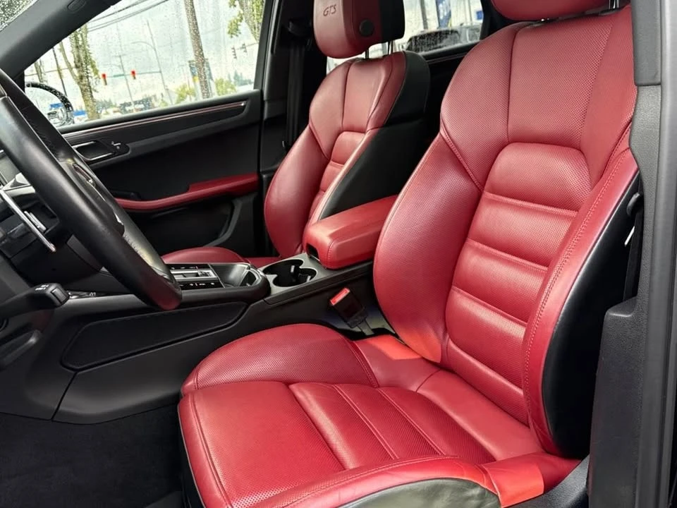 2026 Porsche Macan GTS - Image 9 of 17