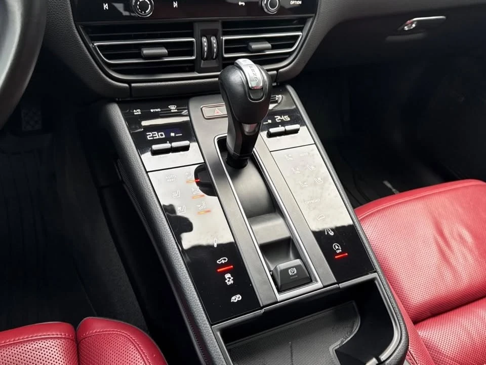 2026 Porsche Macan GTS - Image 13 of 17