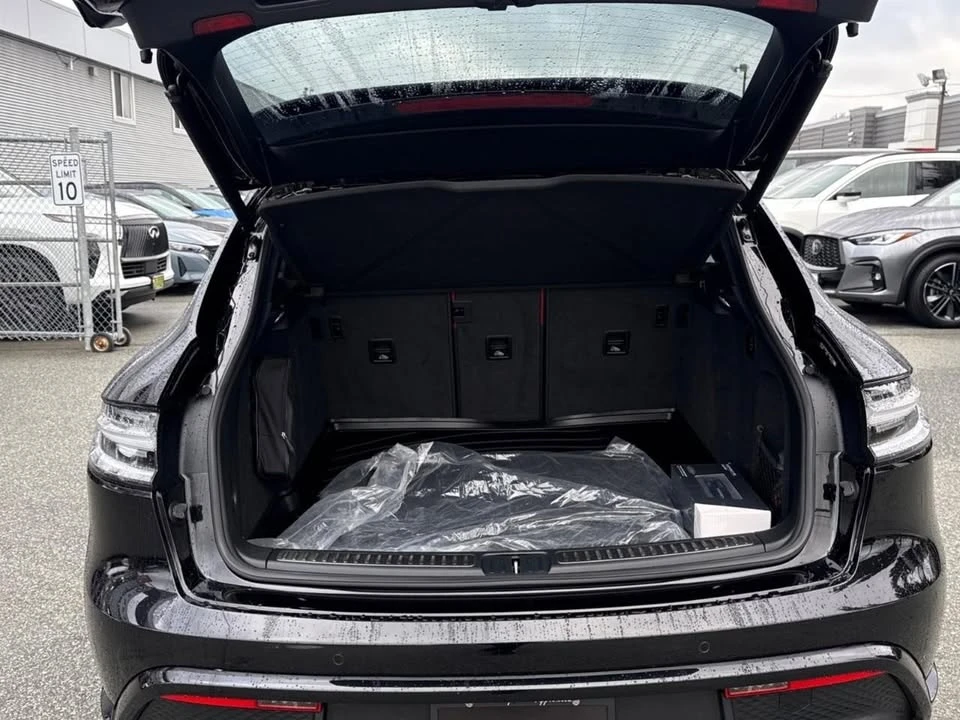 2026 Porsche Macan GTS - Image 15 of 17