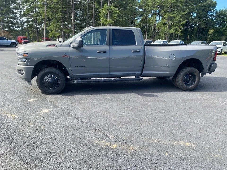 2026 Ram 3500 - Image 8 of 12