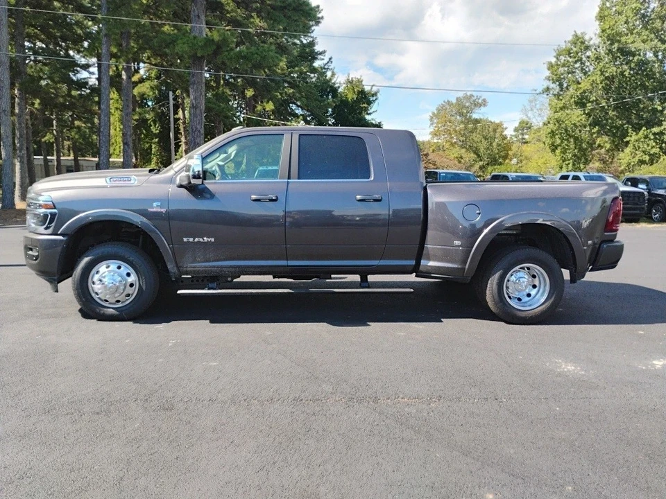 2026 Ram 3500 - Image 8 of 12