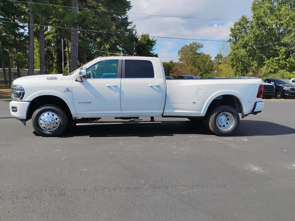 2026 Ram 3500 - Image 8 of 12