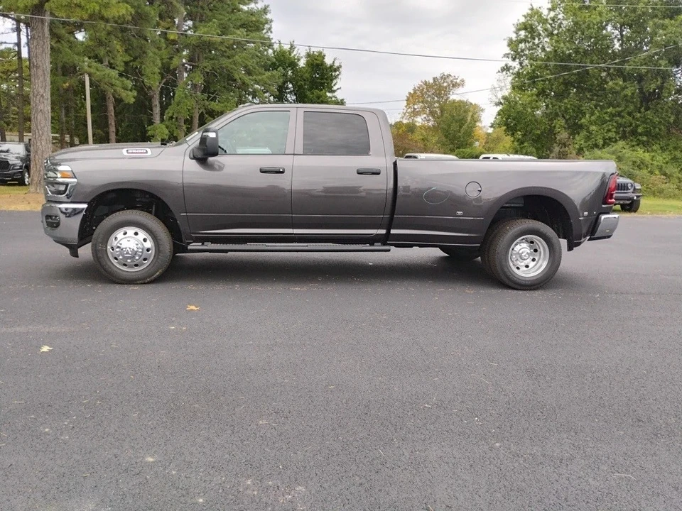 2026 Ram 3500 - Image 8 of 12