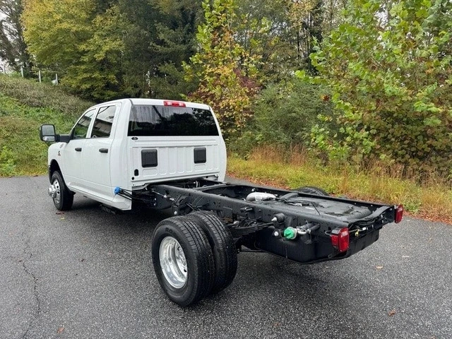 2026 Ram 3500 - Image 9 of 21