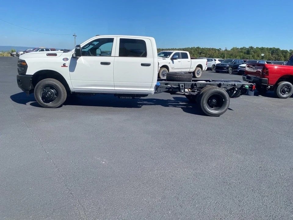 2026 Ram 3500 - Image 8 of 12