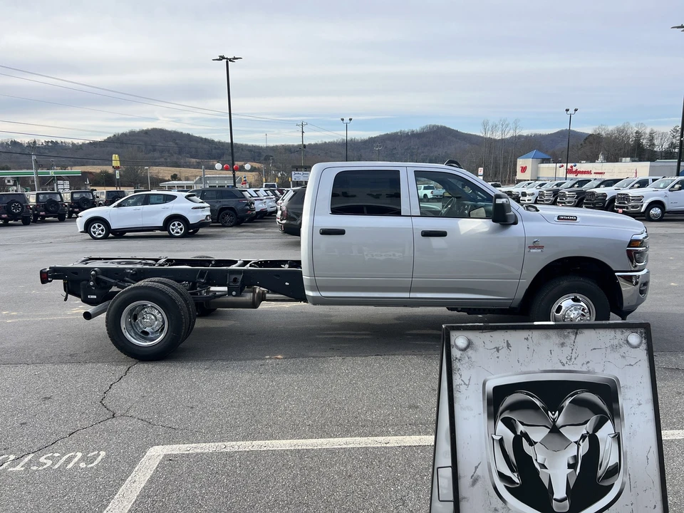 2026 Ram - Image 4 of 28