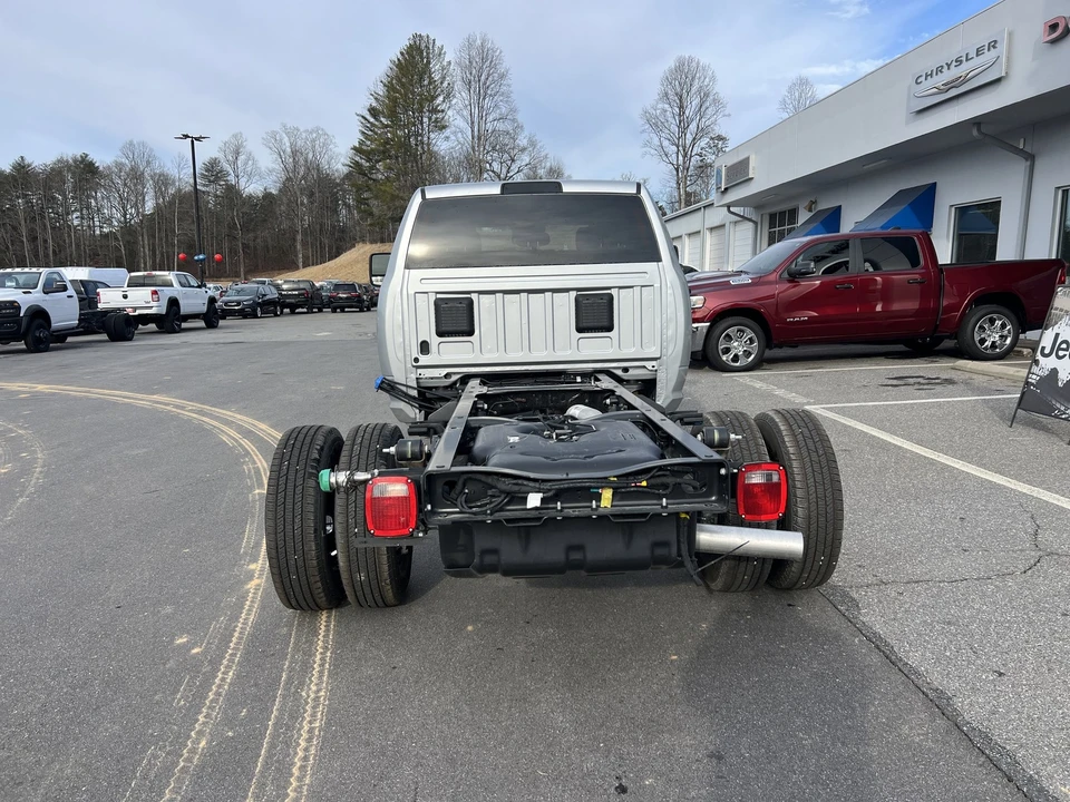 2026 Ram - Image 2 of 28