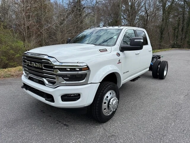 2026 Ram 4500 & 5500 - Image 3 of 21