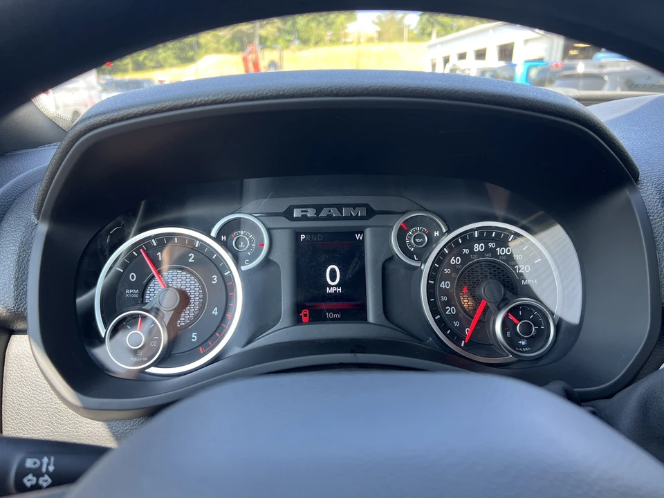 2026 Ram 4500 & 5500 - Image 18 of 25