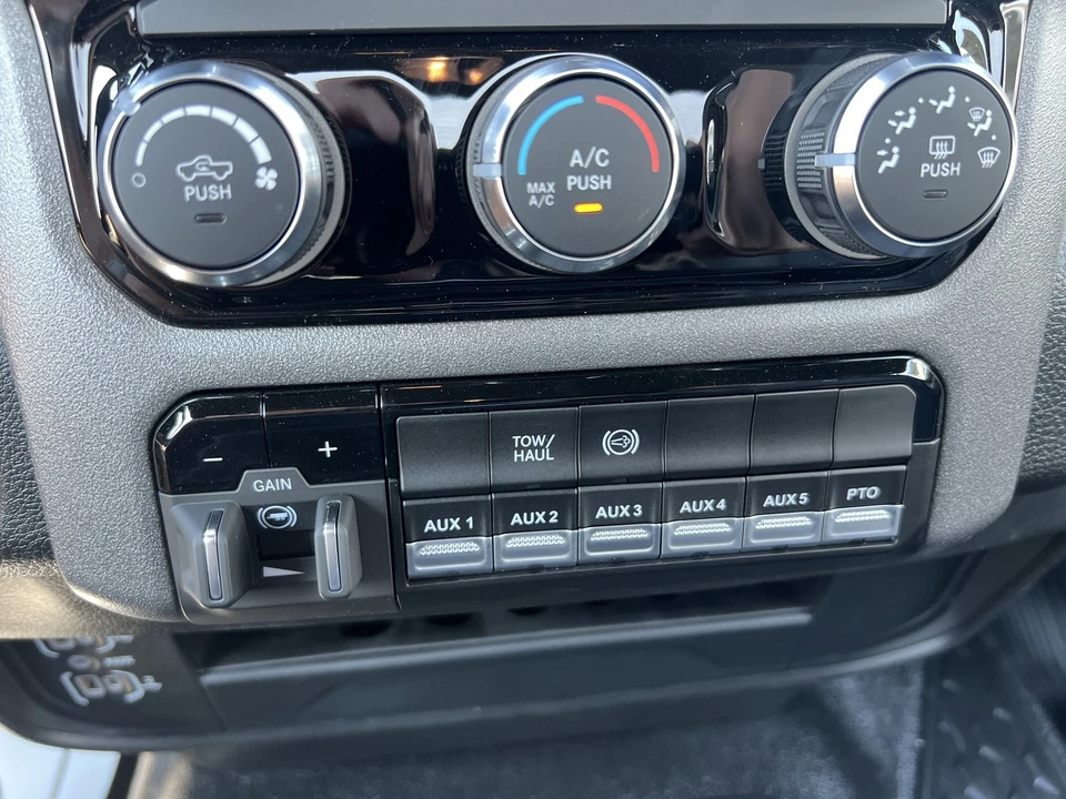 2026 Ram 4500 & 5500 - Image 15 of 25