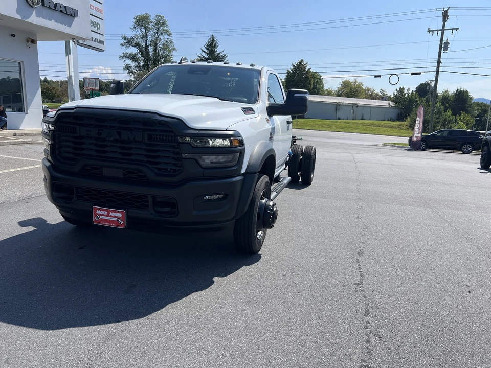 2026 Ram 4500 & 5500 - Image 6 of 25