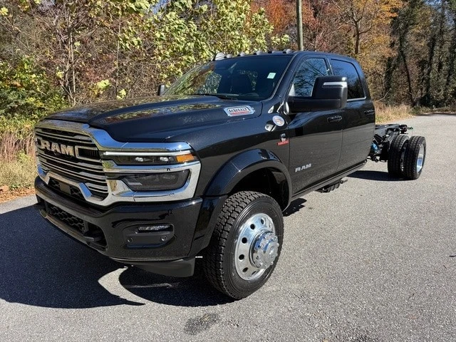 2026 Ram 4500 & 5500 - Image 3 of 21