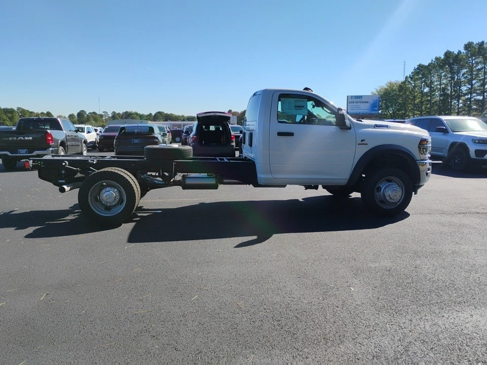 2026 Ram 4500 & 5500 - Image 4 of 12