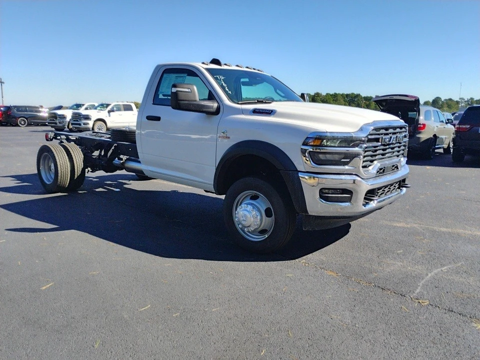 2026 Ram 4500 & 5500 - Image 3 of 12