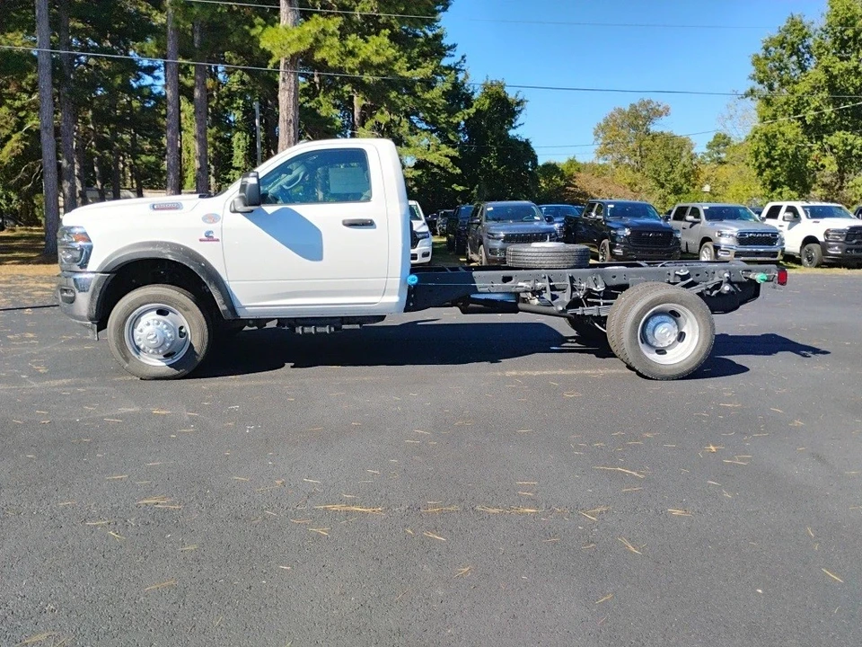 2026 Ram 4500 & 5500 - Image 8 of 12