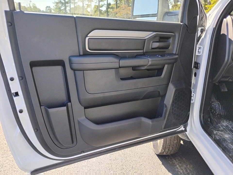 2026 Ram 4500 & 5500 - Image 12 of 12